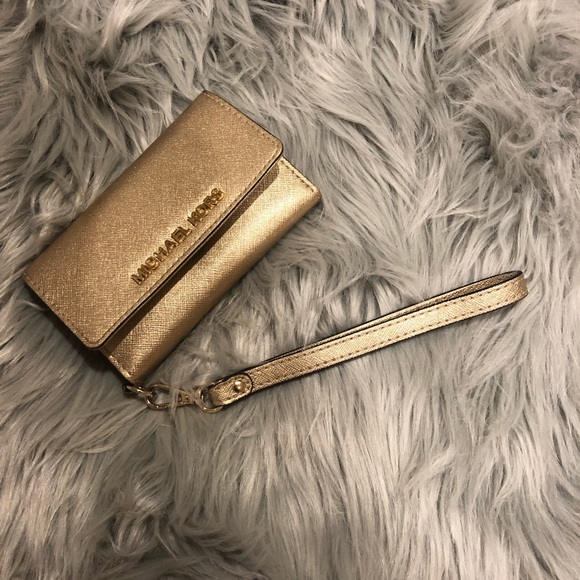 MICHAEL Michael Kors Accessories - Michael Kors iPhone 5/5s wristlet/case 🛍